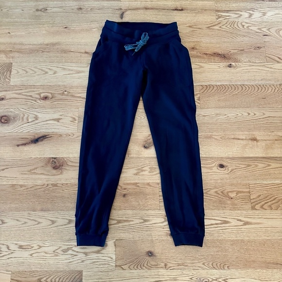 Lululemon Base Runner Pant in Black, Size 4 - Picture 6 of 11
